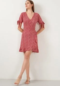 LELA FLORAL RUFFLE DETAIL - Vestido Informal - Red , Mujer -LELA Ventas 2024 435694dbc6874bada2ebe471c3e3ca8d