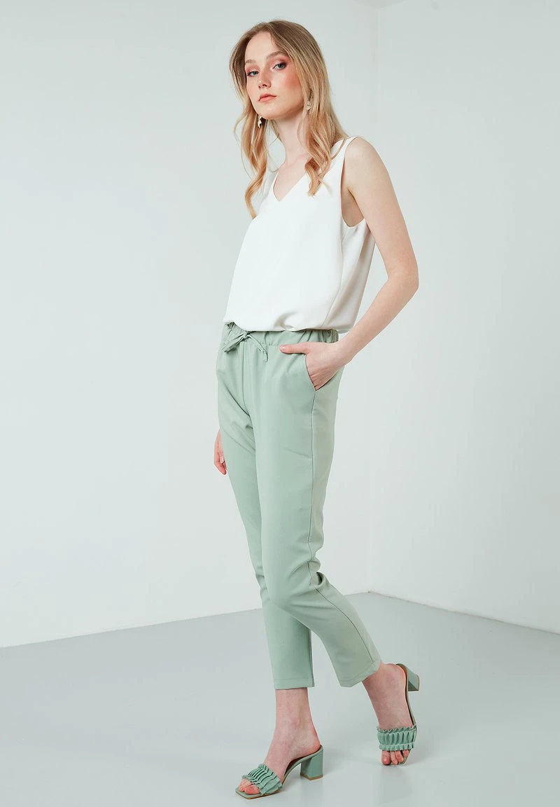 HIGH WAISTED DRAWSTRING POCKET - Pantalones - mint LELA HIGH WAISTED DRAWSTRING POCKET - Pantalones - Mint , Mujer -LELA Ventas 2024 43e1d8e5f0354d09a3fee73ec3df9619