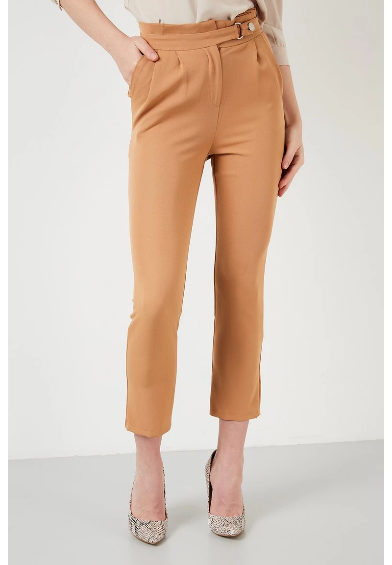 LELA Pantalones - Camel , Mujer 1 LELA Pantalones - Camel , Mujer