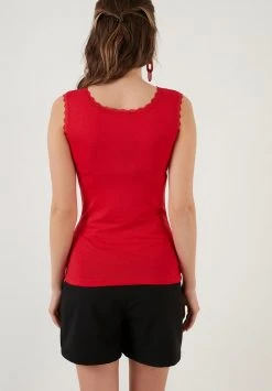 LELA SQUARE NECK LACE DETAILED ATHLETE - Top - Red , Mujer -LELA Ventas 2024 48f446757057447b987d13f9843dbd2d