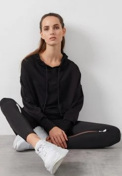 LELA Jersey Con Capucha - Black , Mujer 3 LELA Jersey Con Capucha - Black , Mujer -LELA Ventas 2024 497ec8898b7e45fc9bd47e7350ee5b3c