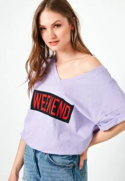 LELA Camiseta Estampada - Lilac, Mujer 6 LELA Camiseta Estampada - Lilac, Mujer -LELA Ventas 2024 4987ecbb46944867972ce5230d30df64