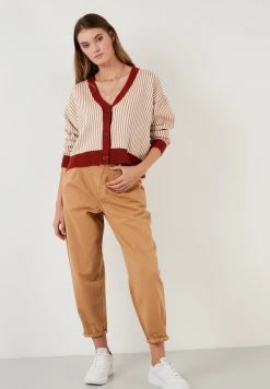 LELA Chaqueta De Punto - Brick Red , Mujer 3 LELA Chaqueta De Punto - Brick Red , Mujer -LELA Ventas 2024 4b3ca510b8514cc6a6f0cfb1e6b1c822