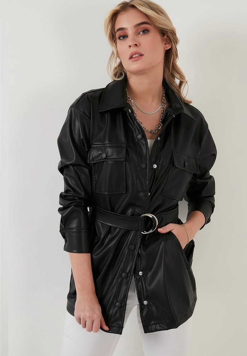 Chaqueta de cuero sintético - black LELA Chaqueta De Cuero Sintético - Black , Mujer -LELA Ventas 2024 4c054e7d8a7d477a9860fe5efc76fc40