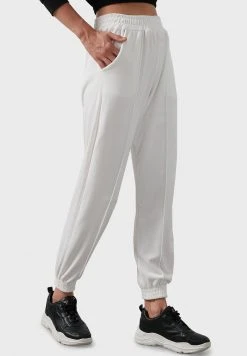 LELA Pantalones Deportivos - Ecru , Mujer 2 LELA Pantalones Deportivos - Ecru , Mujer -LELA Ventas 2024 4dd278dccf79483392beee6c8d943f0c