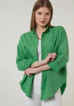 LELA Camisa - Pistachio Green , Mujer 9 LELA Camisa - Pistachio Green , Mujer -LELA Ventas 2024 518a964cd4184892b585f95e2d72a4e7