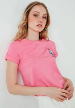 LELA REGULAR FIT - Camiseta Estampada - Pink , Mujer 2 LELA REGULAR FIT - Camiseta Estampada - Pink , Mujer -LELA Ventas 2024 5260bb33b46b40a38d926dc1890784ab