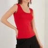 LELA SQUARE NECK LACE DETAILED ATHLETE - Top - Red , Mujer