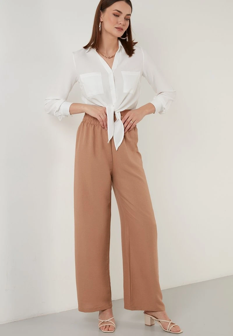 REGULAR FIT - Camisa - ecru LELA REGULAR FIT - Camisa - Ecru , Mujer -LELA Ventas 2024 54e22d9fa06e4b58b6c4c16c6dd2c2f5