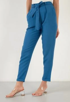 LELA Pantalones - Indigo , Mujer 5 LELA Pantalones - Indigo , Mujer -LELA Ventas 2024 5cc7a5241b774f0ea9775b146b575468