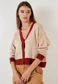 LELA Chaqueta De Punto - Brick Red , Mujer 2 LELA Chaqueta De Punto - Brick Red , Mujer -LELA Ventas 2024 5d3ab9e557324c1fae4ba960690379c4
