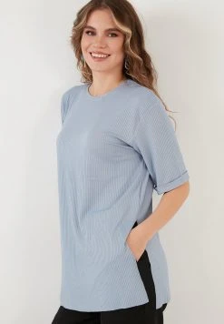 LELA OVERSIZE CREW NECK SLIT DETAILED - Blusa - Baby Blue, Mujer 6 LELA OVERSIZE CREW NECK SLIT DETAILED - Blusa - Baby Blue, Mujer -LELA Ventas 2024 613a4bdcbfa446dd9de2e4b4f72a0da5
