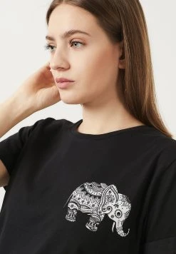 LELA Camiseta Estampada - Black , Mujer -LELA Ventas 2024 64c986e114534154913342185080da36