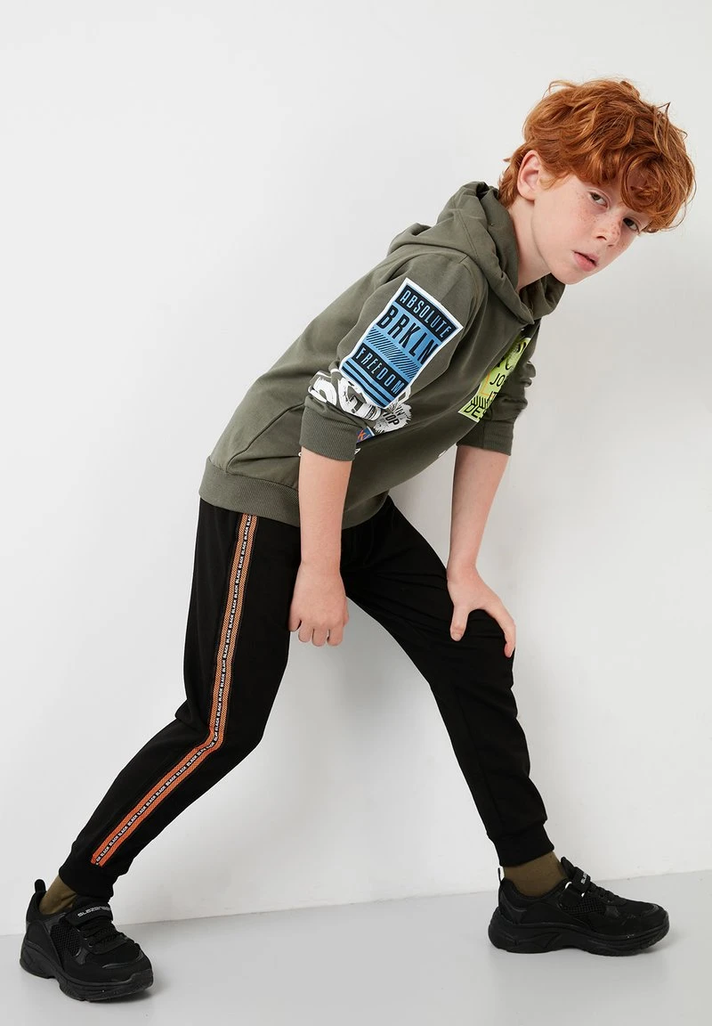 LELA SET - Chándal - Dark Green , Niños 1 LELA SET - Chándal - Dark Green , Niños