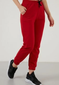 LELA Pantalones Deportivos - Red , Mujer -LELA Ventas 2024 6896e69fe70040048443b16ad7f70ad2