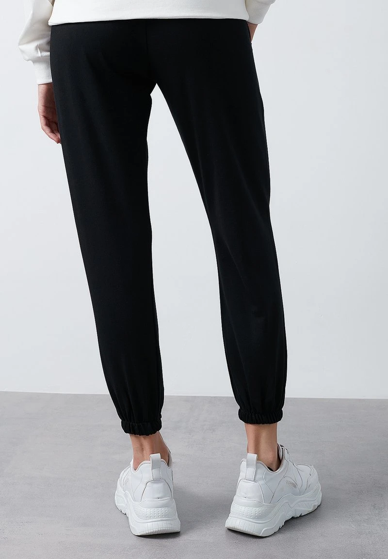 Pantalones deportivos - black LELA Pantalones Deportivos - Black , Mujer -LELA Ventas 2024 694dff78f6f14ef4abca26d59aeb0f69