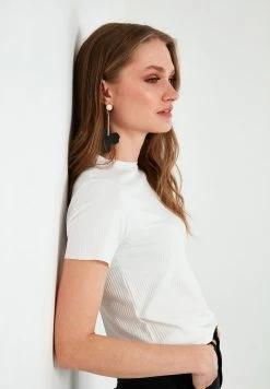 LELA Camiseta Estampada - Ecru , Mujer 6 LELA Camiseta Estampada - Ecru , Mujer -LELA Ventas 2024 6cbae5c8d4994f03a8e3f0cff3f55a12