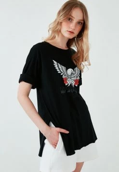 LELA Camiseta Estampada - Black , Mujer -LELA Ventas 2024 6cbcc02efde14196be577c42249efaf6