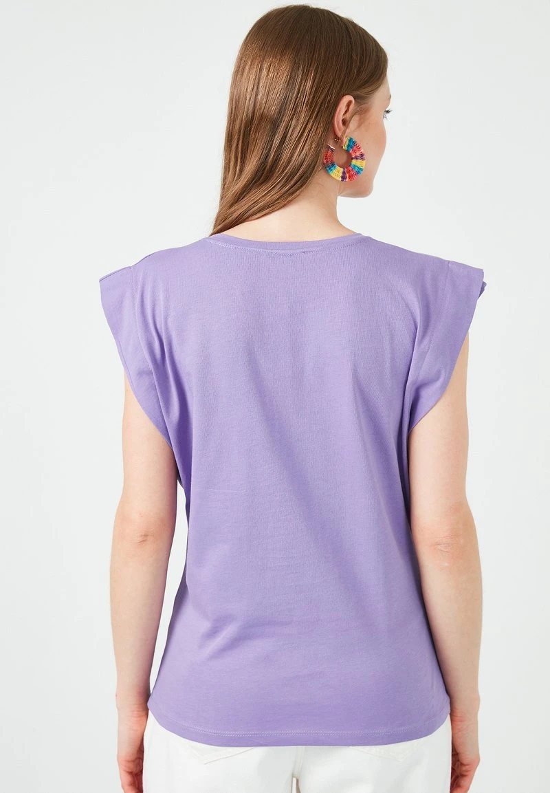 LELA Camiseta Básica - Lilac , Mujer 3 LELA Camiseta Básica - Lilac , Mujer - Imagen 3
