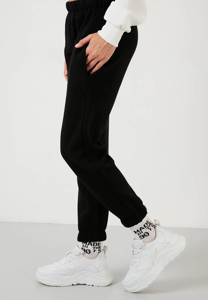 Pantalones deportivos - black LELA Pantalones Deportivos - Black, Mujer -LELA Ventas 2024 7097cec6b0bd4b28ae7ce03c4e2446a4