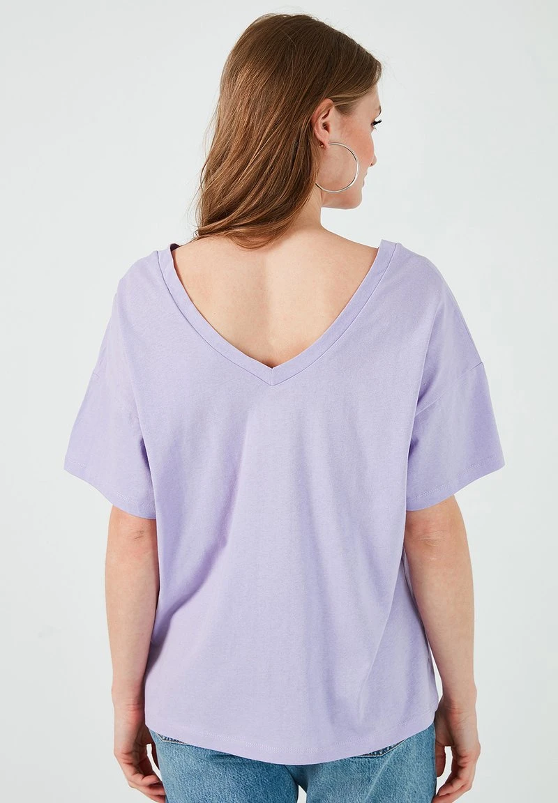 LELA Camiseta Estampada - Lilac, Mujer 2 LELA Camiseta Estampada - Lilac, Mujer - Imagen 2