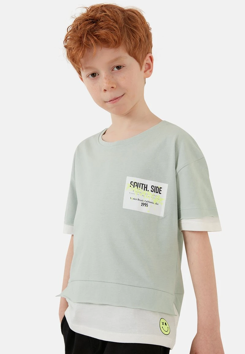 REGULAR FIT T-SHIRT AND SHORTS - Shorts - green LELA REGULAR FIT T-SHIRT AND SHORTS - Shorts - Green , Niños -LELA Ventas 2024 73351ead5c4146e09b0eadb93ca790a7