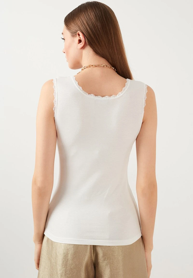 SQUARE NECK LACE DETAILED ATHLETE - Top - ecru LELA SQUARE NECK LACE DETAILED ATHLETE - Top - Ecru , Mujer -LELA Ventas 2024 74824a5384e3413a88979ecffd3fb4ea