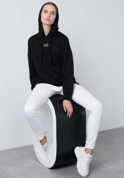 LELA Jersey Con Capucha - Black , Mujer -LELA Ventas 2024 74d841b907764221920592f7572d2531