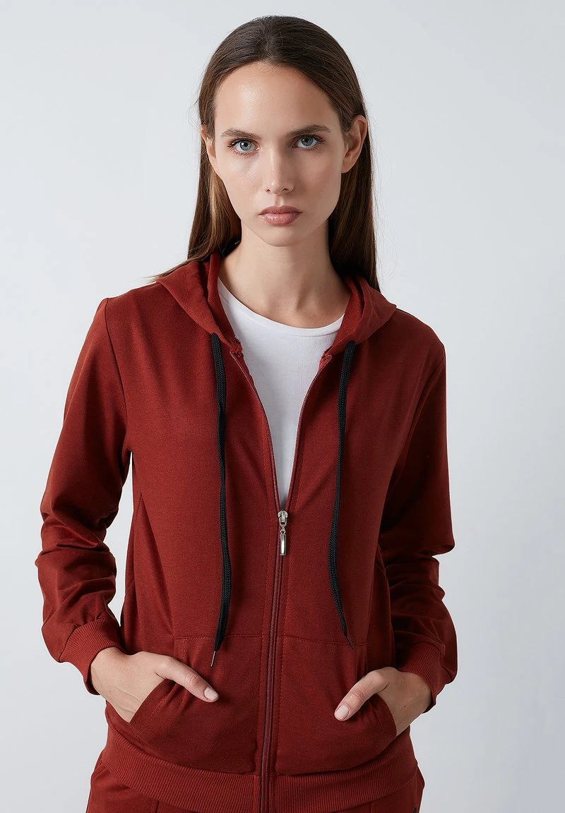 Sudadera - brick red LELA Sudadera - Brick Red, Mujer -LELA Ventas 2024 77d23469c3704f23a072341f09bc729f
