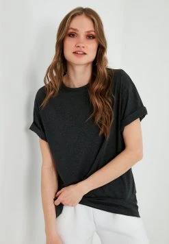 LELA Camiseta Estampada - Anthracite , Mujer -LELA Ventas 2024 78c8c08b0ea143bf9059b0dc86257f18