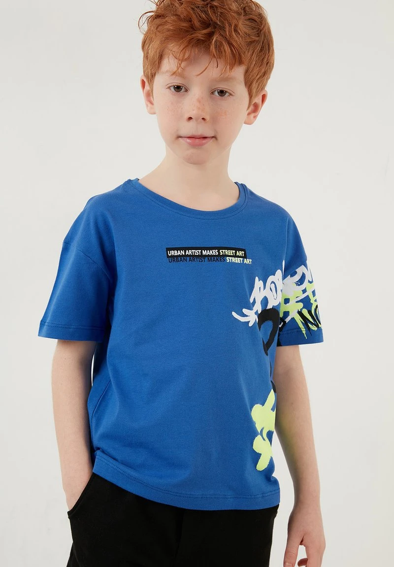 LELA REGULAR FIT T-SHIRT AND SHORTS - Shorts - Blue , Niños 2 LELA REGULAR FIT T-SHIRT AND SHORTS - Shorts - Blue , Niños - Imagen 2