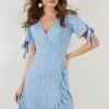 LELA FLORAL RUFFLE DETAIL - Vestido Informal - Baby Blue , Mujer