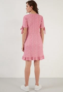 LELA FLORAL RUFFLE DETAIL - Vestido Informal - Fuchsia , Mujer 8 LELA FLORAL RUFFLE DETAIL - Vestido Informal - Fuchsia , Mujer -LELA Ventas 2024 7cd43d10d6984f369bd44bcf420a1299