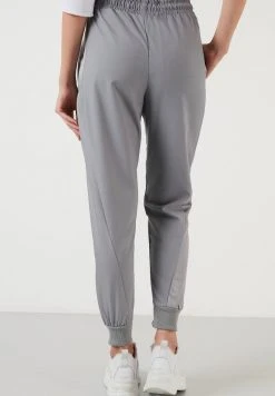 LELA Pantalones Deportivos - Grey , Mujer 2 LELA Pantalones Deportivos - Grey , Mujer -LELA Ventas 2024 7de2a03e561e4da9a2945388b96cd712