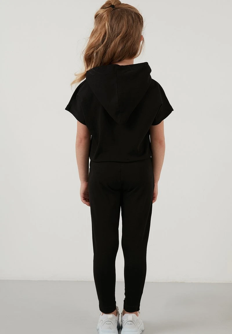 REGULAR FIT - Chándal - black LELA REGULAR FIT - Chándal - Black, Niños -LELA Ventas 2024 7eebffe3a65449edb58a44c65b15fe1a