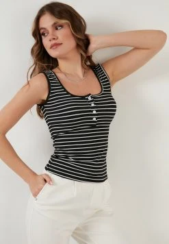 LELA Top - Black, Mujer 11 LELA Top - Black, Mujer -LELA Ventas 2024 7ef97748f28b4873893dbe0cd97ae339