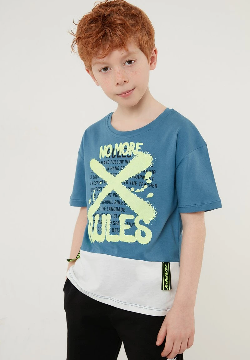 LELA REGULAR FIT T-SHIRT AND SHORTS - Shorts - Petrol Blue , Niños 3 LELA REGULAR FIT T-SHIRT AND SHORTS - Shorts - Petrol Blue , Niños - Imagen 3