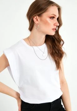LELA Camiseta Básica - White , Mujer -LELA Ventas 2024 81b4b58dc783417784d8c50dafe2f2c8