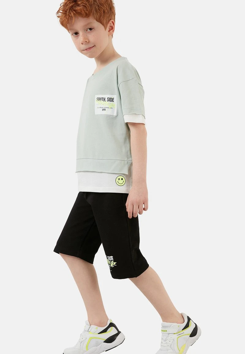 REGULAR FIT T-SHIRT AND SHORTS - Shorts - green LELA REGULAR FIT T-SHIRT AND SHORTS - Shorts - Green , Niños -LELA Ventas 2024 889a1862a55b4e03b9dfffe0cb62231f
