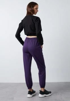 LELA Pantalones Deportivos - Purple , Mujer 6 LELA Pantalones Deportivos - Purple , Mujer -LELA Ventas 2024 895f3c9cce634d3db05e7f05fff7c25a