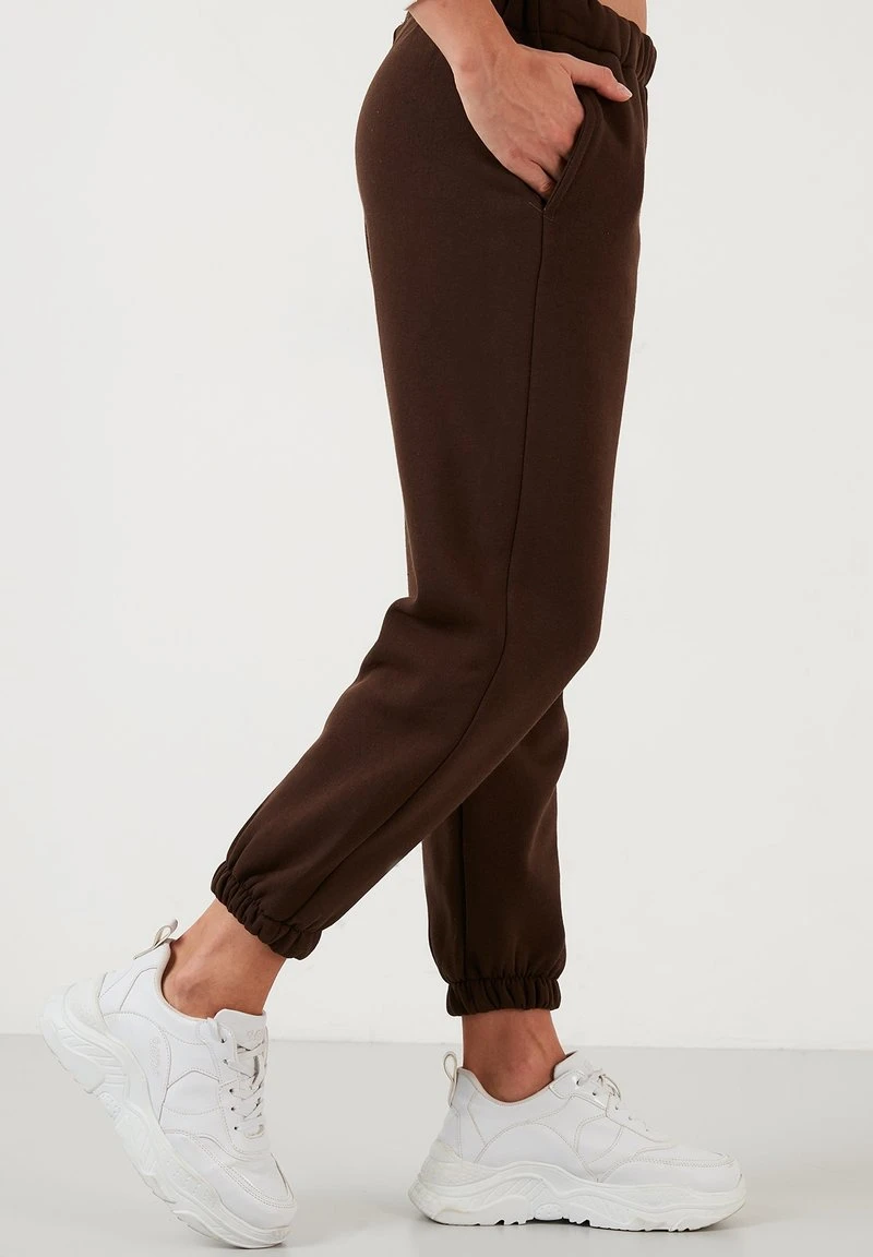 Pantalones deportivos - dark brown color LELA Pantalones Deportivos - Dark Brown Color , Mujer -LELA Ventas 2024 8a8f2e6538dd440382a30ef4fde655f4