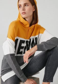 LELA Jersey Con Capucha - Mustard , Mujer 3 LELA Jersey Con Capucha - Mustard , Mujer -LELA Ventas 2024 90a356bce751459e80cbb66022159c67