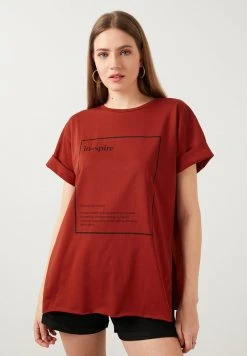LELA OVERSIZED - Camiseta Estampada - Brick Red , Mujer