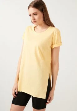 LELA Camiseta Básica - Yellow, Mujer -LELA Ventas 2024 91a72d51e23d427fbcfc31b5dfd1d21a