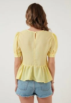 LELA CREW NECK SHORT SLEEVE - Blusa - Yellow , Mujer 7 LELA CREW NECK SHORT SLEEVE - Blusa - Yellow , Mujer -LELA Ventas 2024 92b9c5631674482a94aa8c95eed7715e