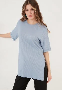 LELA OVERSIZE CREW NECK SLIT DETAILED - Blusa - Baby Blue, Mujer 7 LELA OVERSIZE CREW NECK SLIT DETAILED - Blusa - Baby Blue, Mujer -LELA Ventas 2024 93c504b10bdb40f5877dcf7a50fa2e85