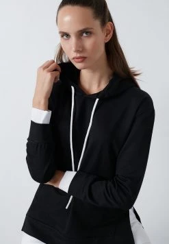 LELA Jersey Con Capucha - Black , Mujer 2 LELA Jersey Con Capucha - Black , Mujer -LELA Ventas 2024 94c25c6fe2324597bc5401f89e1aa12d