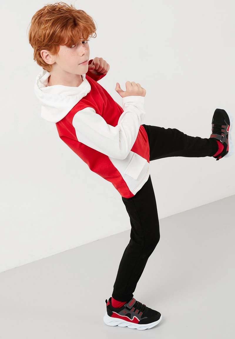 Chándal - red LELA Chándal - Red , Niños -LELA Ventas 2024 957d142cf37f4cfd9d4b3207d20da3f9