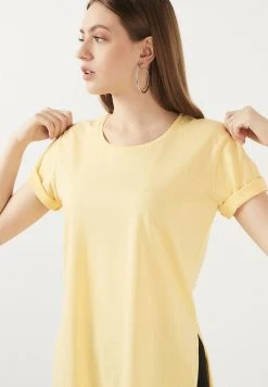 LELA Camiseta Básica - Yellow, Mujer -LELA Ventas 2024 96b7d9ae9bce47d0875c13e4eedbd8ca
