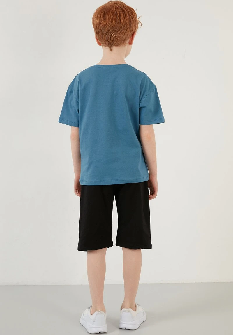 LELA REGULAR FIT T-SHIRT AND SHORTS - Shorts - Petrol Blue , Niños 2 LELA REGULAR FIT T-SHIRT AND SHORTS - Shorts - Petrol Blue , Niños - Imagen 2